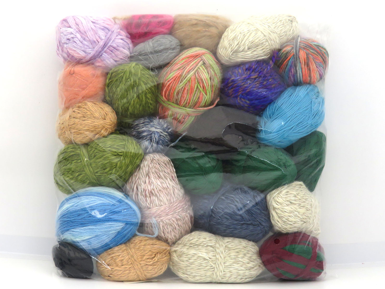 Mixed Lot Multicolor Leftover Yarns fnt2-83420